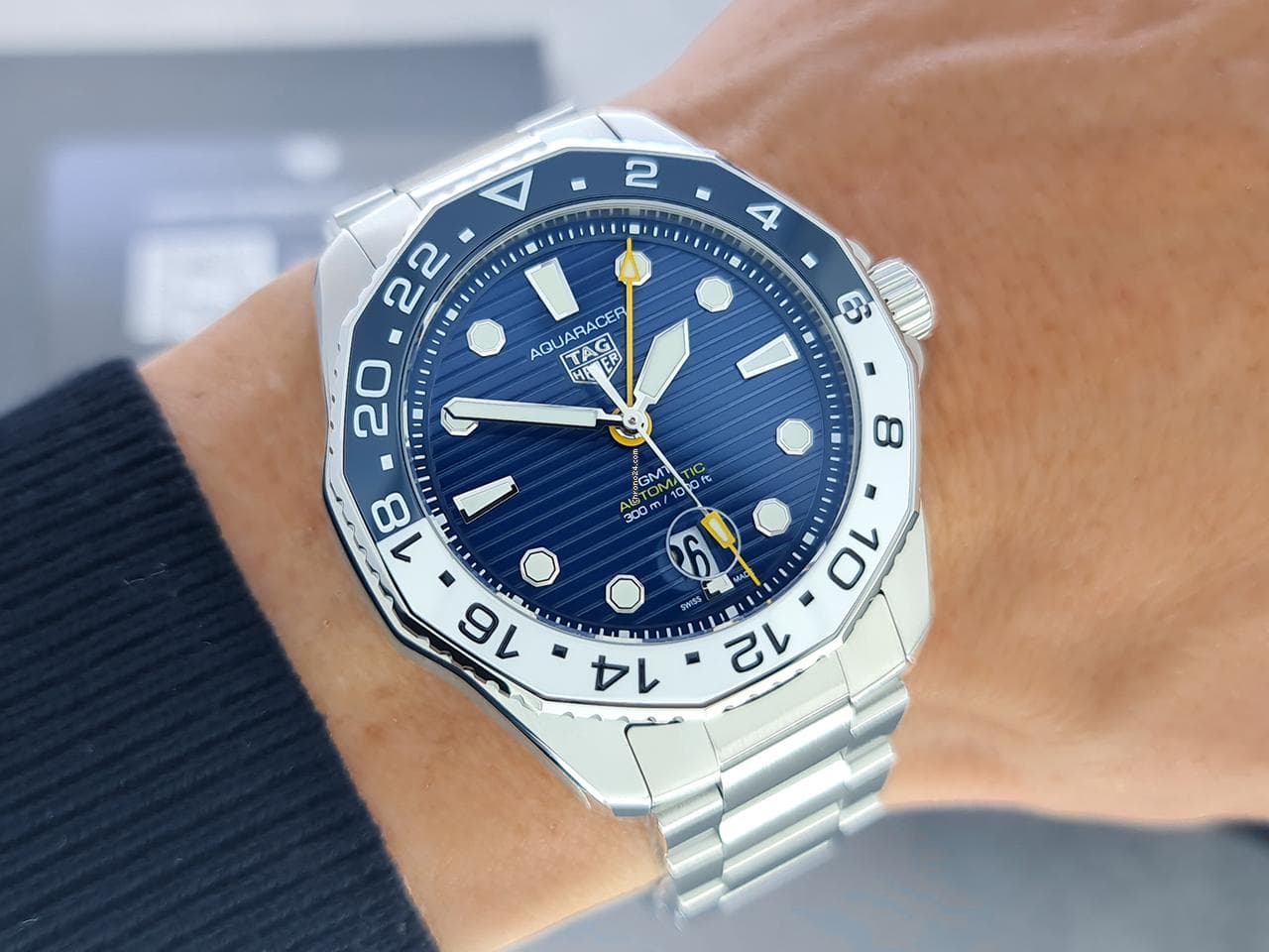 Gambar dari TAG Heuēr Aquaracer WBP2010.BA0632 Professional 300 GMT Automatic