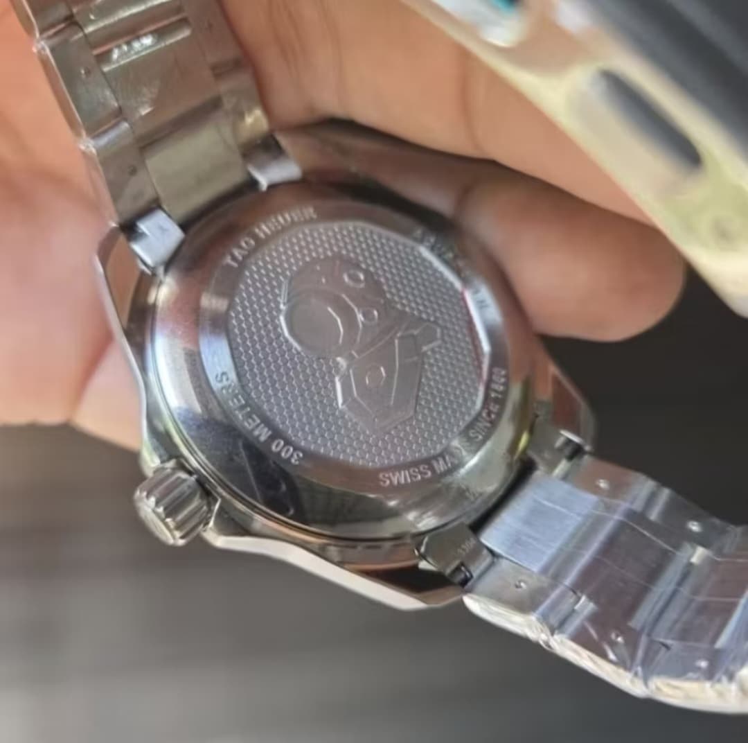 Gambar dari TAG Heuēr Aquaracer WBP2010.BA0632 Professional 300 GMT Automatic